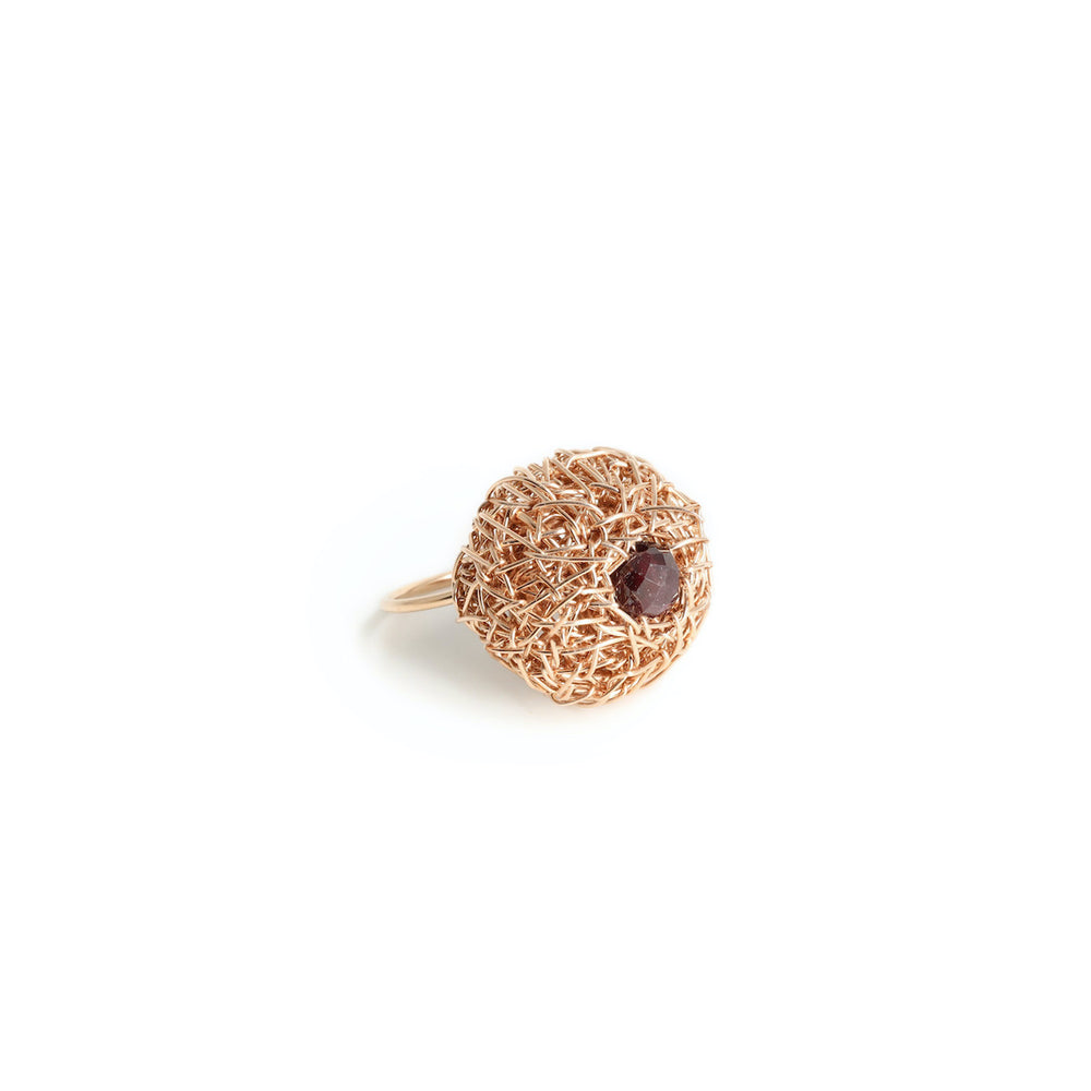 Vera, Purely Wired Collection, Small rings, Rosegold, Garnet, small Faceted stone ring, Bordeaux stone Ring, Sheila Westera Jewellery, Statement jewelry, one-of-a-kind, unique, wearable art, London design, Swiss made