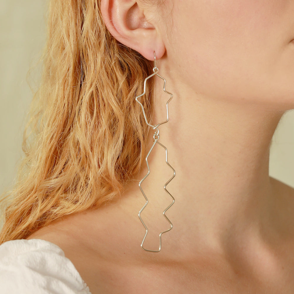 Cally Earrings, Purely Wired, One-of-a-kind, earring, Abstract, dangling, chandelierEarrings, Minimal Earrings, light weight, Unique, Wearable Art, Sheila Westera Jewellery, jewelry, London design, Swiss made, Yellow Gold, Abstract Jewel