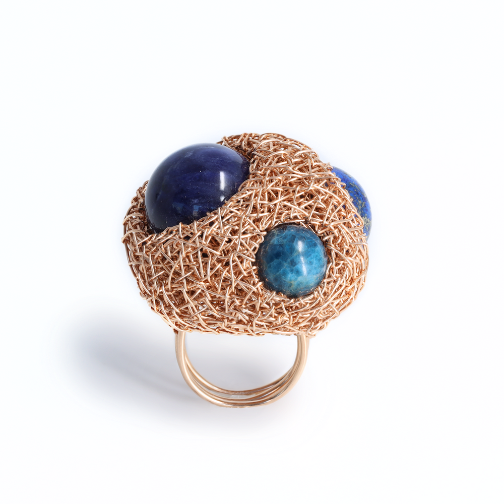 Diroun, Lapis ring, apatite, Blues stones, Conversation Pieces Collection, Sheila Westera Jewellery, Statement jewelry, Cocktail, CocktailRing, one-of-a-kind jewel, unique, ethical luxury, wearable art, London design, Swiss made, StatementPiece, conversationpiecessw, Jewellery maker, rose gold, luxury, onlinejeweleryshop, rare jewels, uniquepiece, joyeria