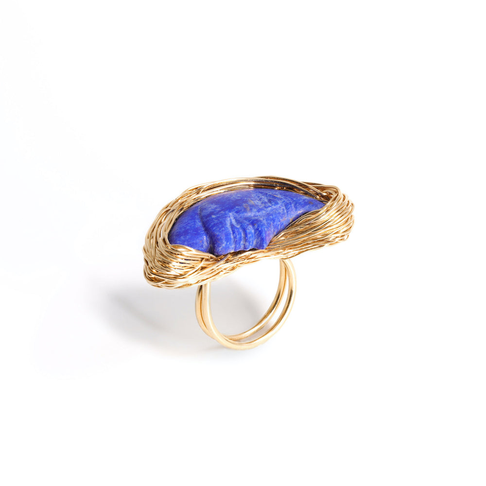 Moon, MoonRing, Bluestonering, Moon shaped stone, Lapis Lazuli, Yellow Gold, Sheila Westera Jewellery, CocktailHour, CocktailRing, Statement jewelry, one-of-a-kind, unique, wearable art, London design, Edgy Ring, Swiss made, Beautiful rings, StatementRing, Jewellery maker